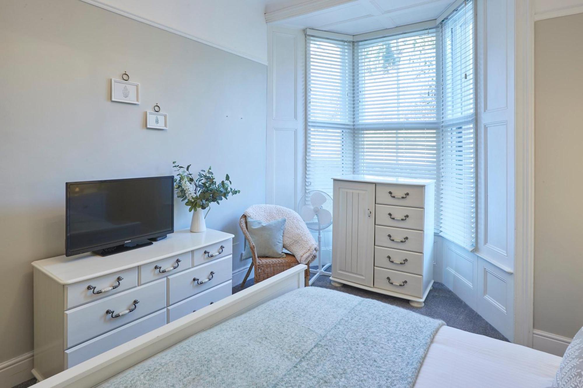 Host & Stay - Sandpiper Apartment Уитби Экстерьер фото